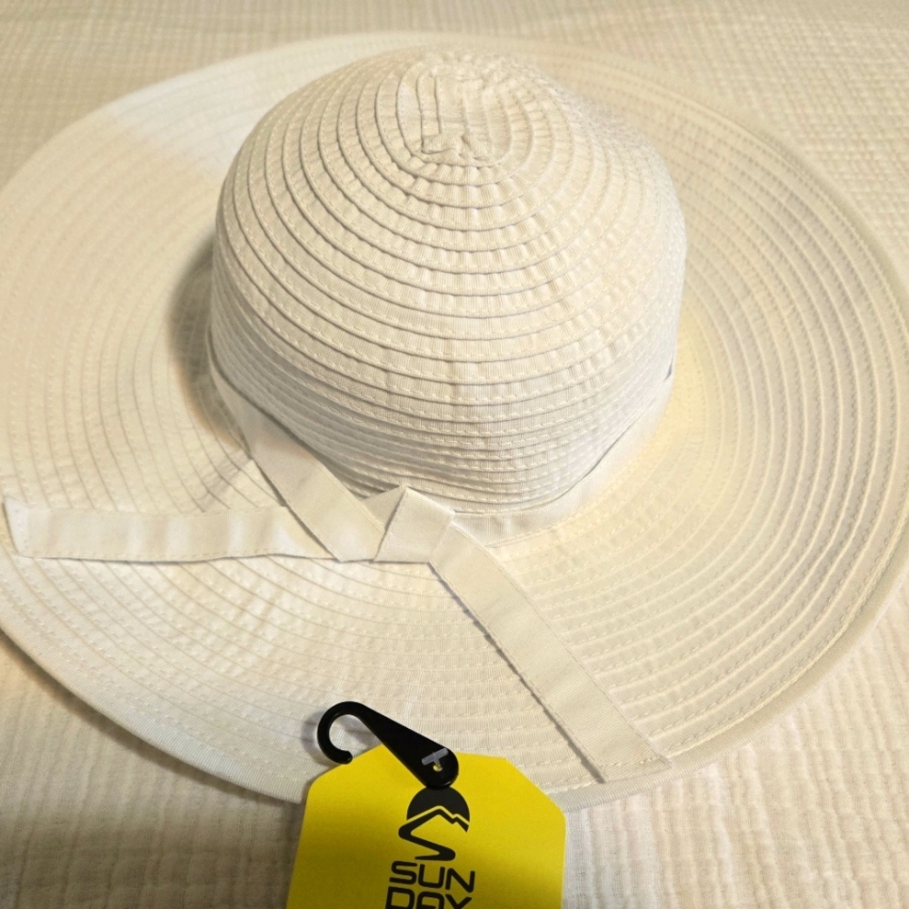 Sunday Afternoons , White Sunhat with SPF 50+ - Brand New